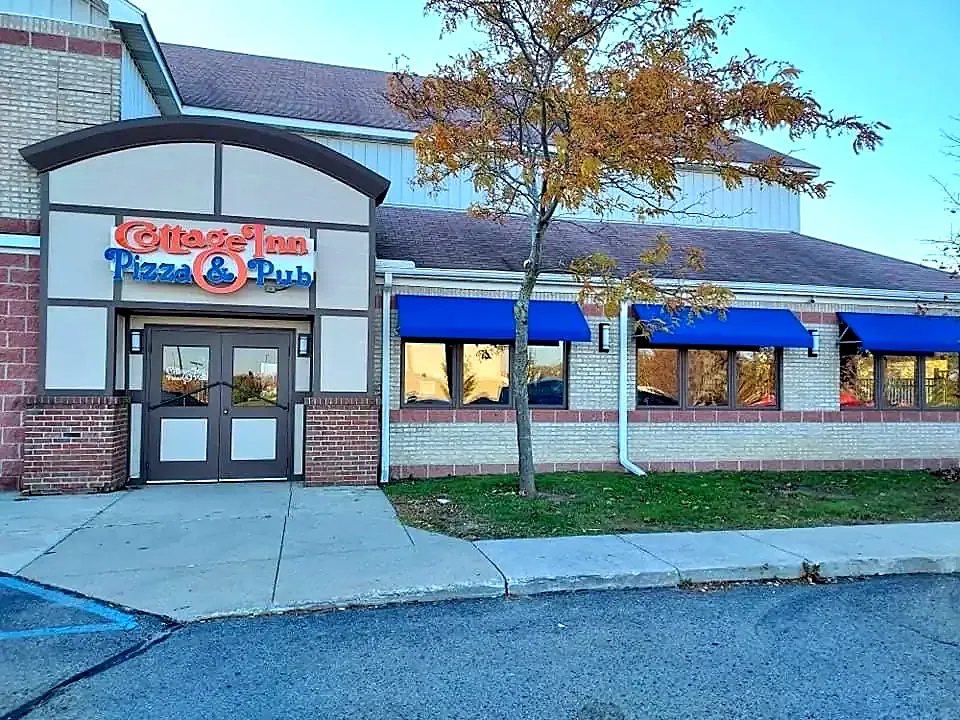 Cottage Inn Pizza restaurant in Davison, Michigan